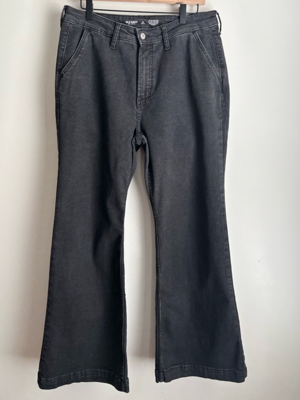 Old Navy Extra High Rise Flare Jeans Women's 14 Petite Washed Black 360 Stretch